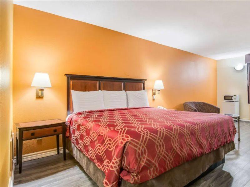 Econo Lodge At Six Flags Austell Buitenkant foto