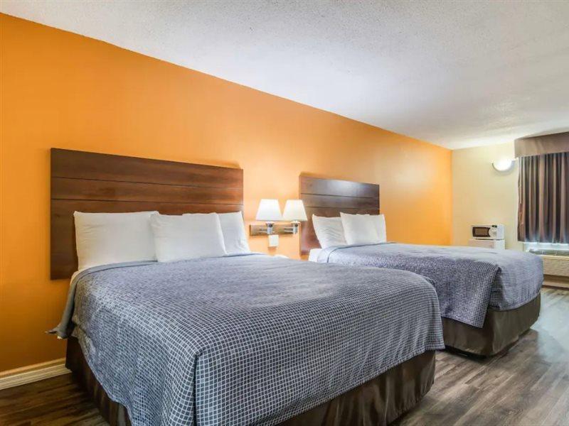 Econo Lodge At Six Flags Austell Buitenkant foto