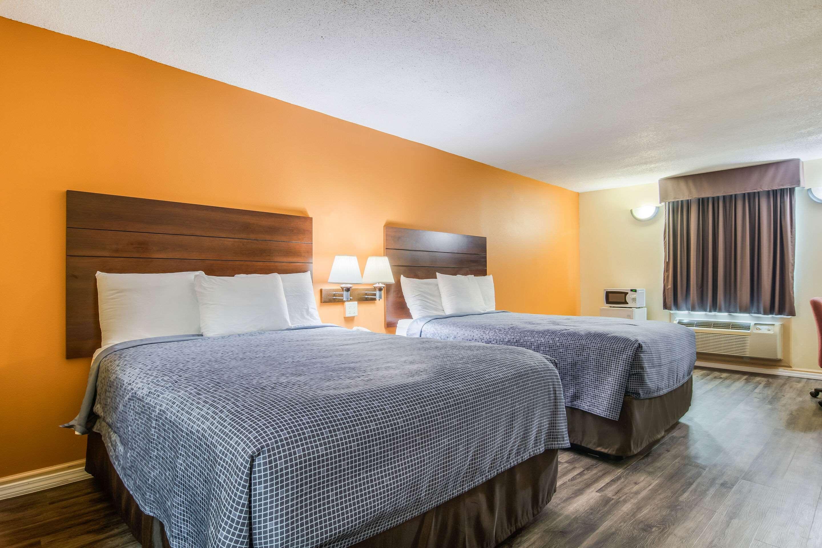 Econo Lodge At Six Flags Austell Buitenkant foto