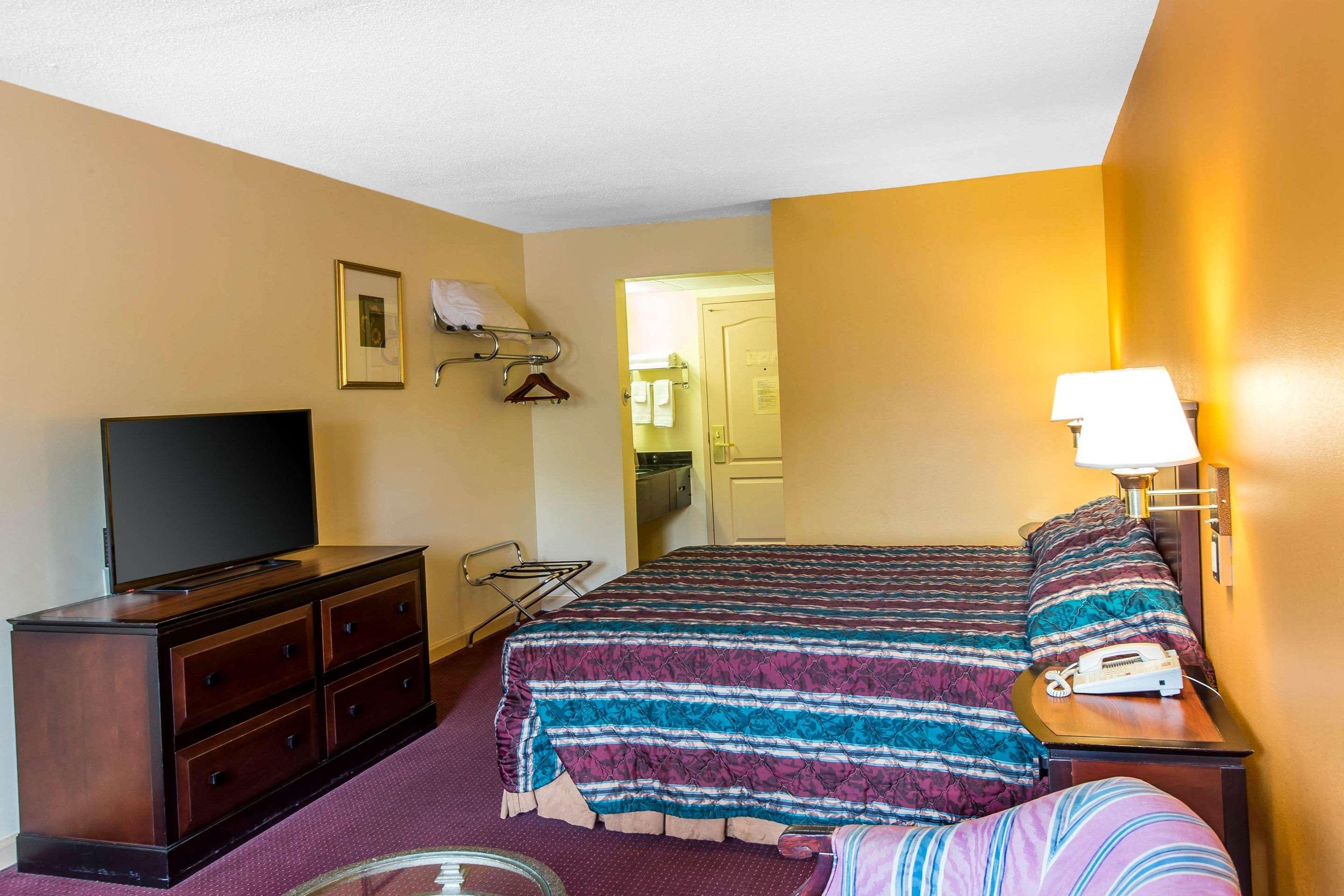 Econo Lodge At Six Flags Austell Buitenkant foto