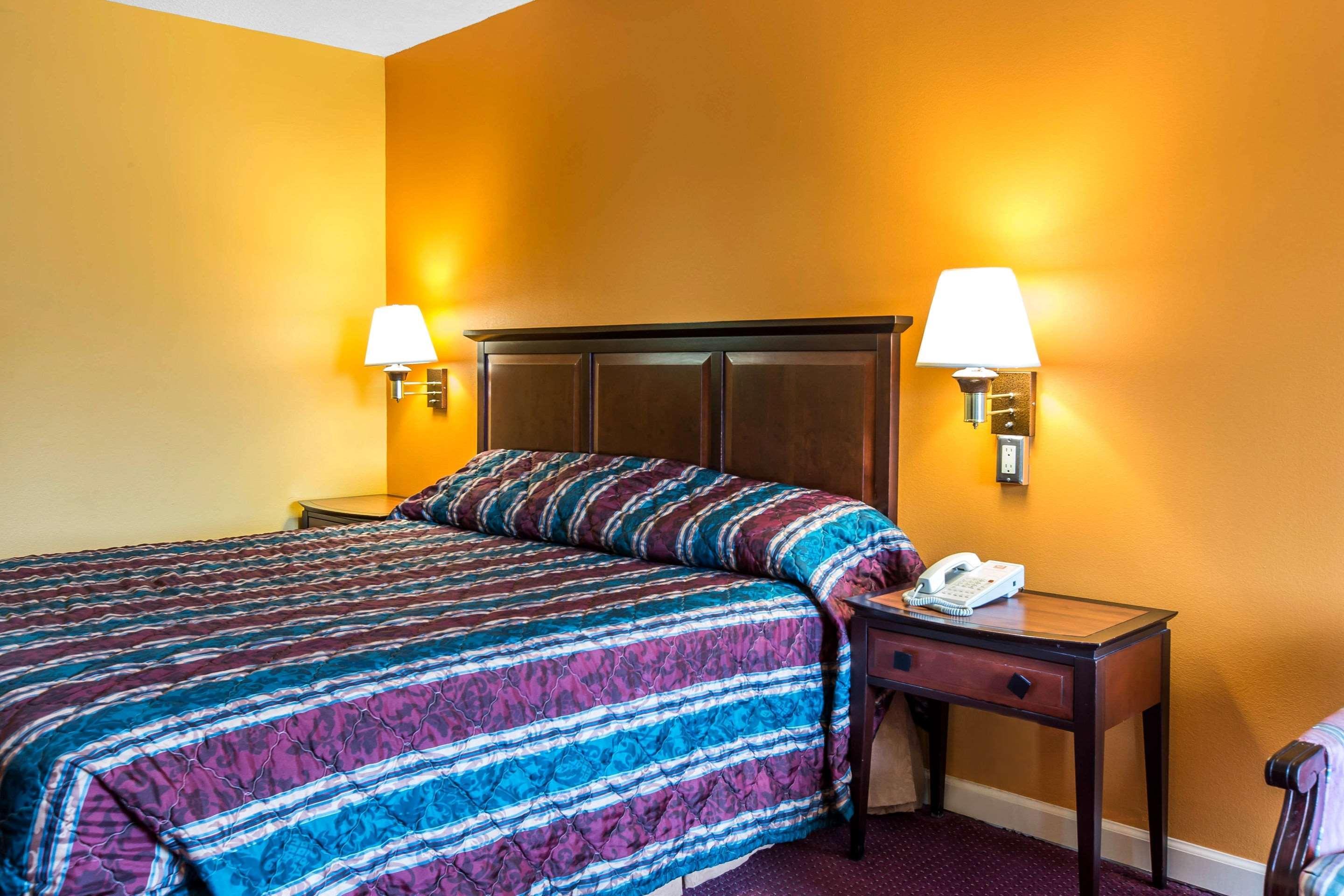 Econo Lodge At Six Flags Austell Buitenkant foto