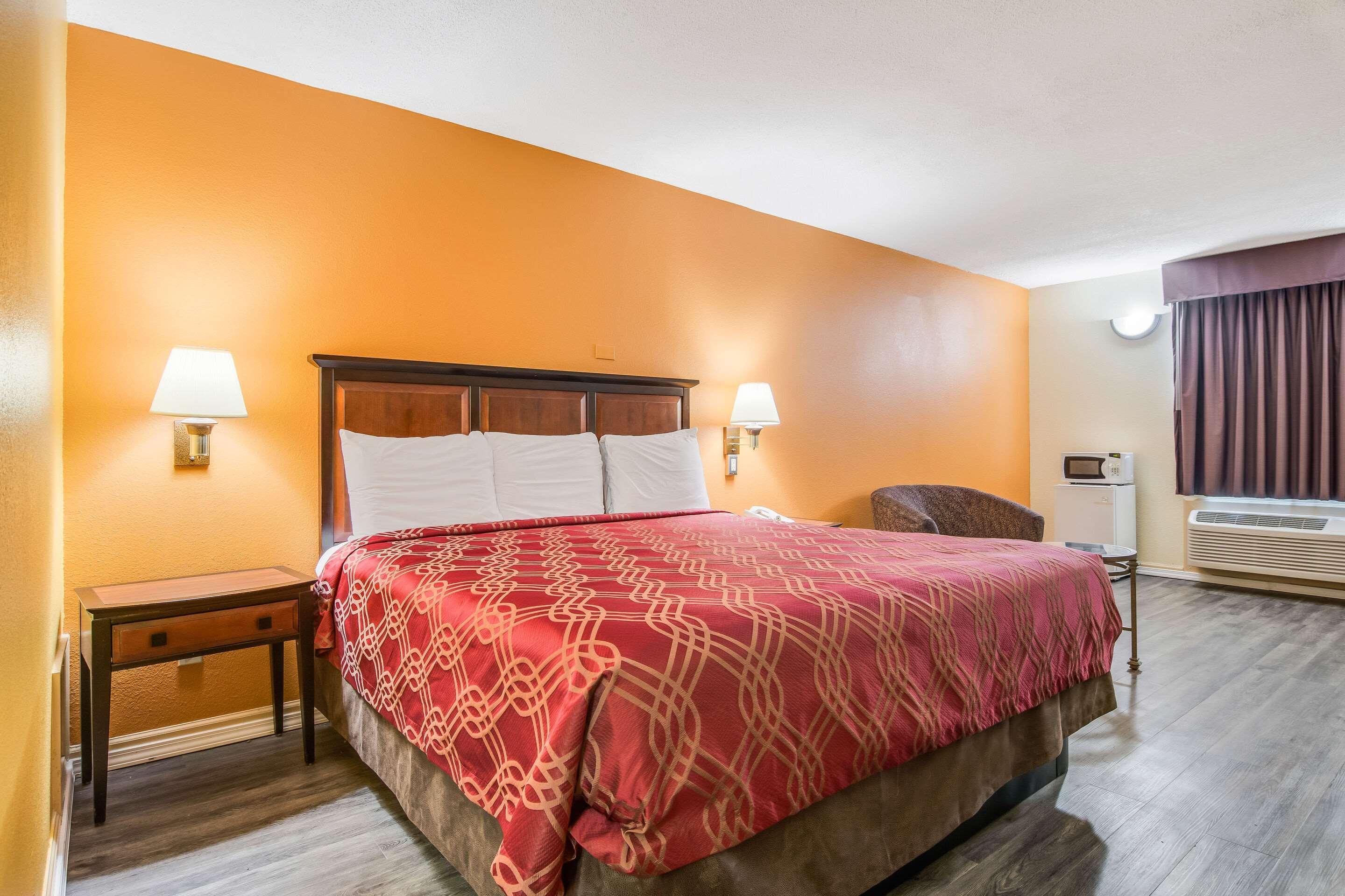 Econo Lodge At Six Flags Austell Buitenkant foto