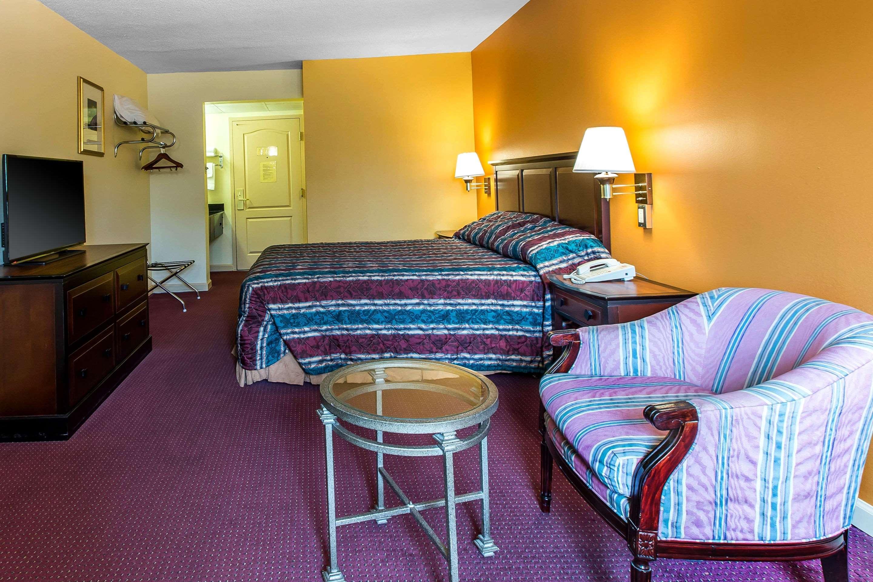 Econo Lodge At Six Flags Austell Buitenkant foto