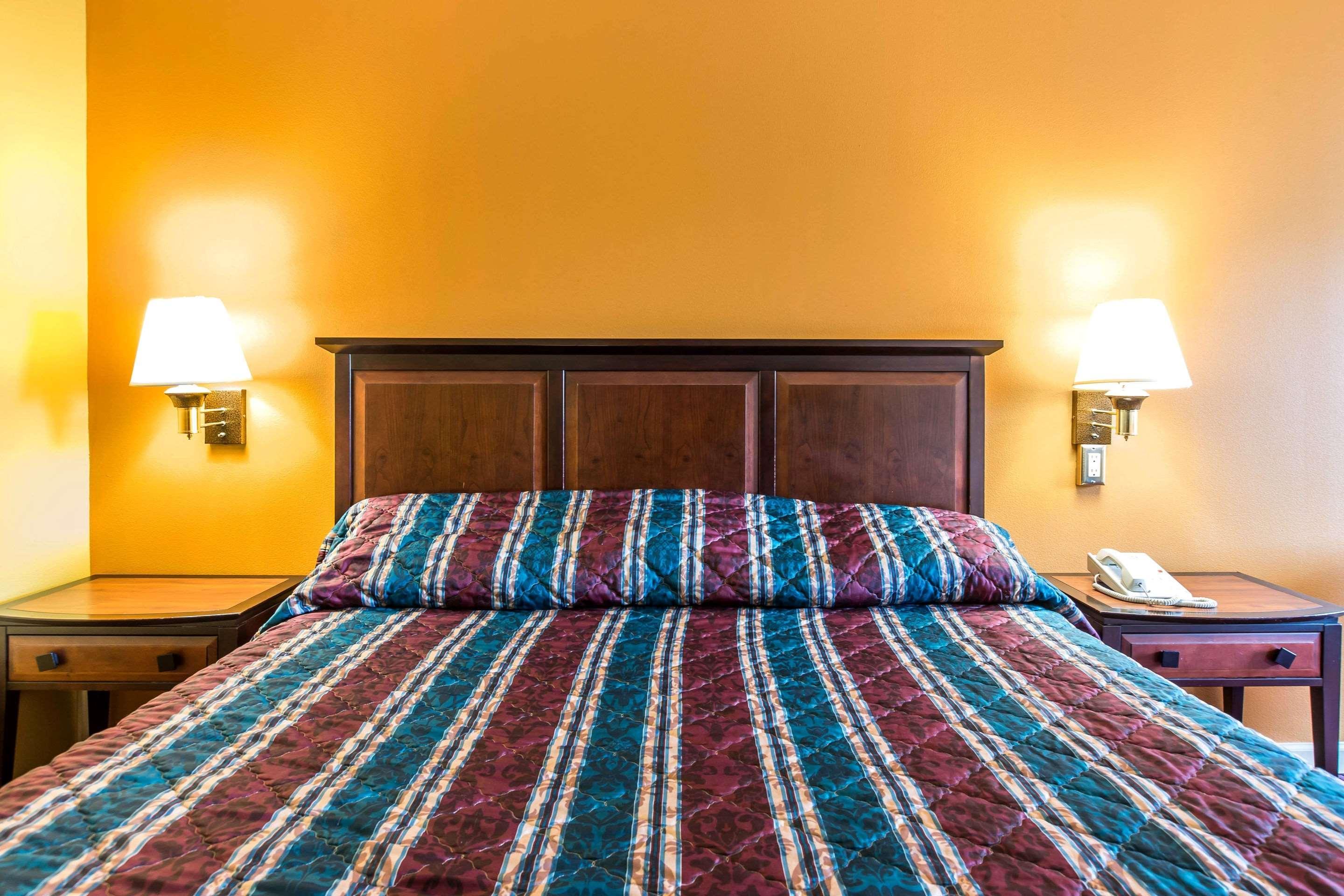 Econo Lodge At Six Flags Austell Buitenkant foto